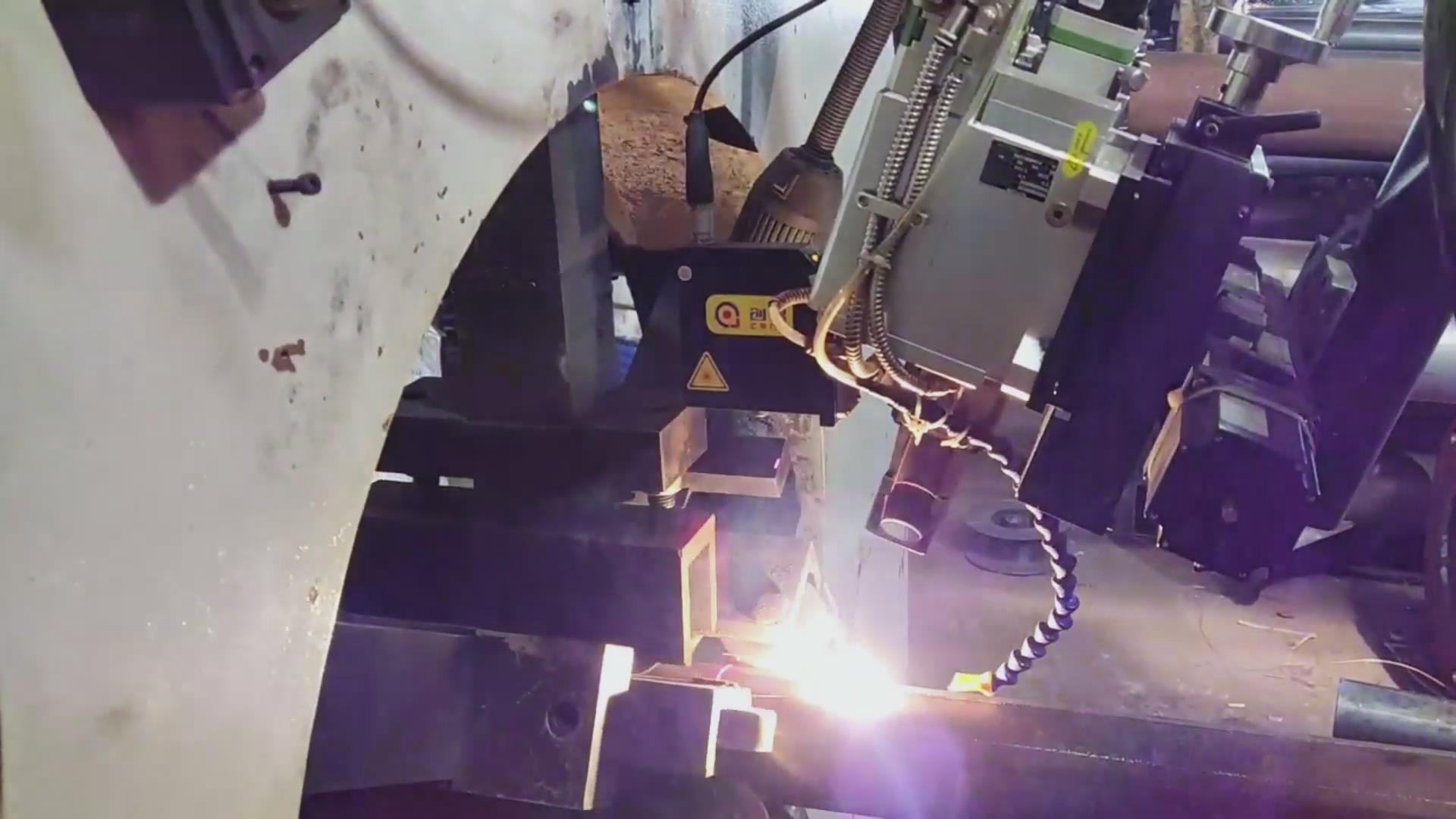 創(chuàng)想智控激光焊縫跟蹤器應(yīng)用于專機，實現(xiàn)燈桿焊接全自動化升級