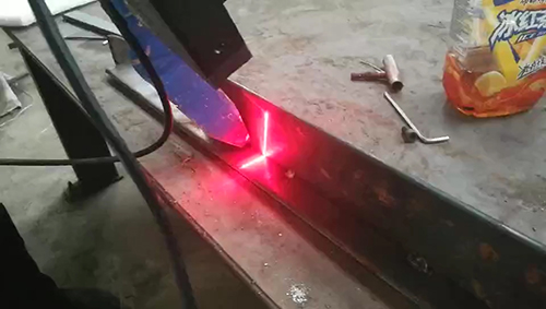 工業焊接機器人對比人工焊接的優勢