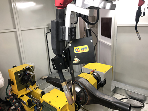 創想智控告訴您為什么焊接機器人需要加裝焊縫跟蹤器？