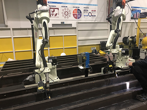 創想智控激光焊縫跟蹤器在箱體焊接應用